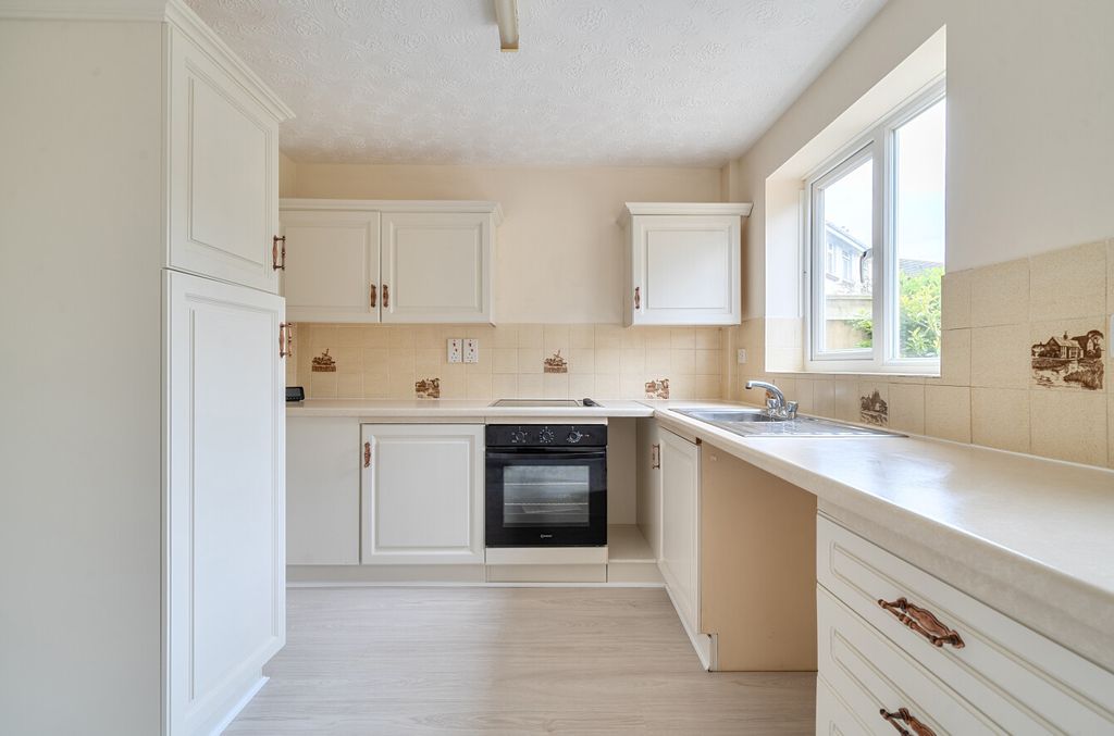 Property photo 2 of 17 1453513-10-69F343...
