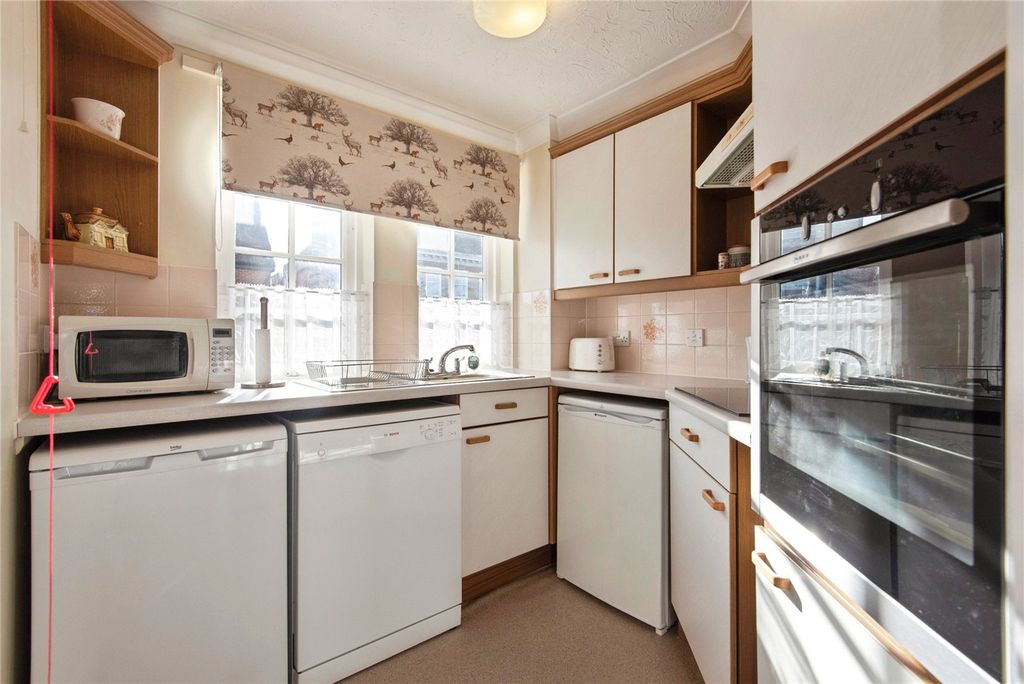 Property photo 2 of 11 Kitchen