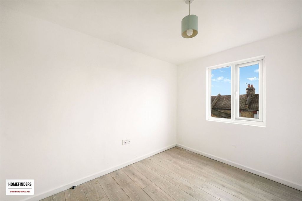 Property photo 1 of 17 Picture No. 24
