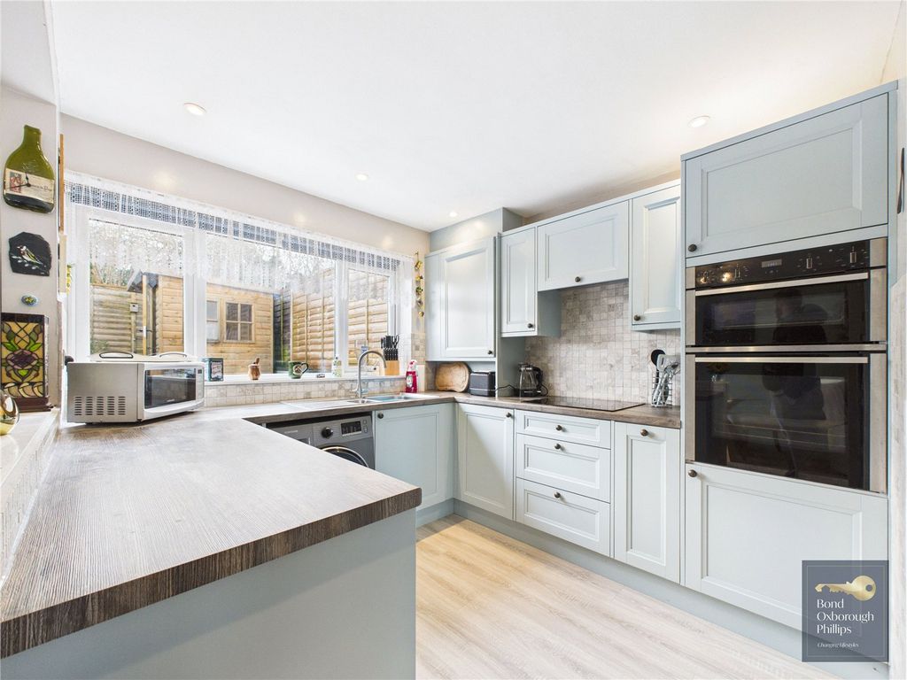 Property photo 3 of 21 Picture No. 14