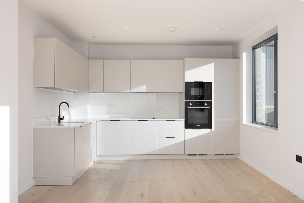 Property photo 3 of 16 Kitchen