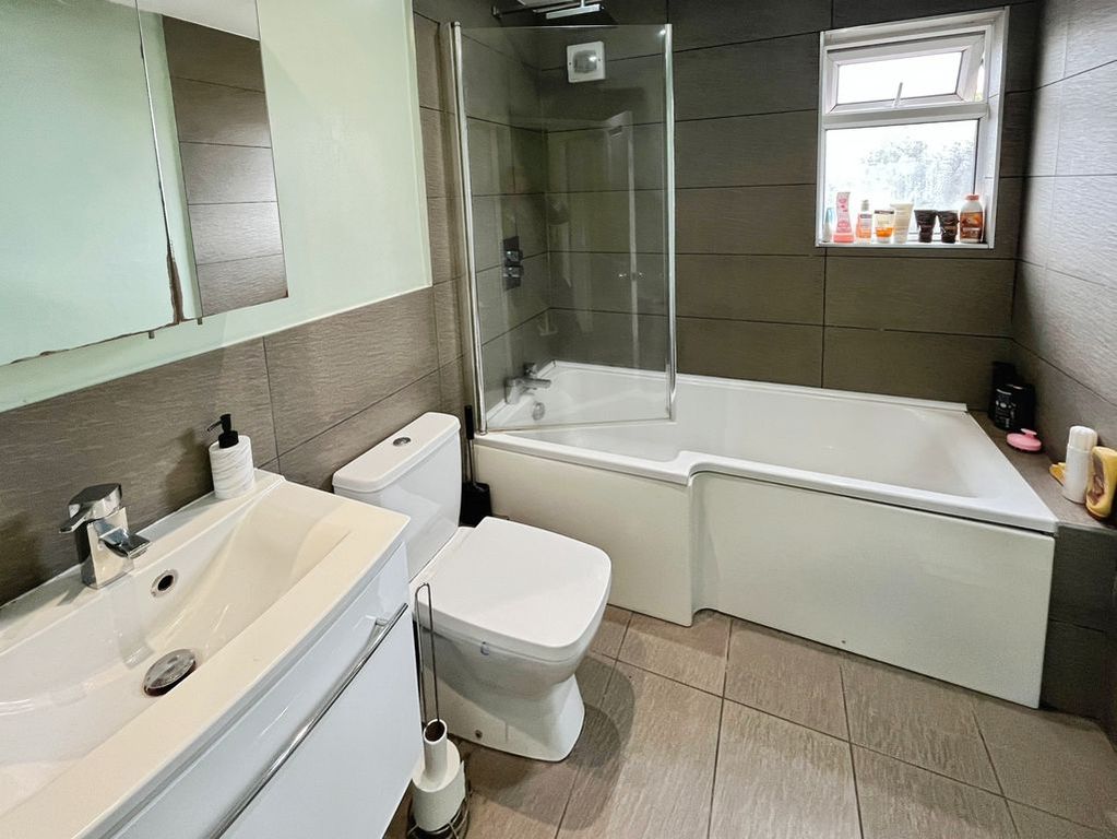Property photo 3 of 15 Bathroom