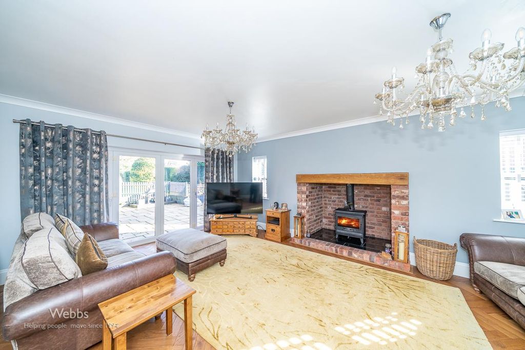 Property photo 3 of 39 © Webbs Estate Agents © (56 Of 174).Jpg