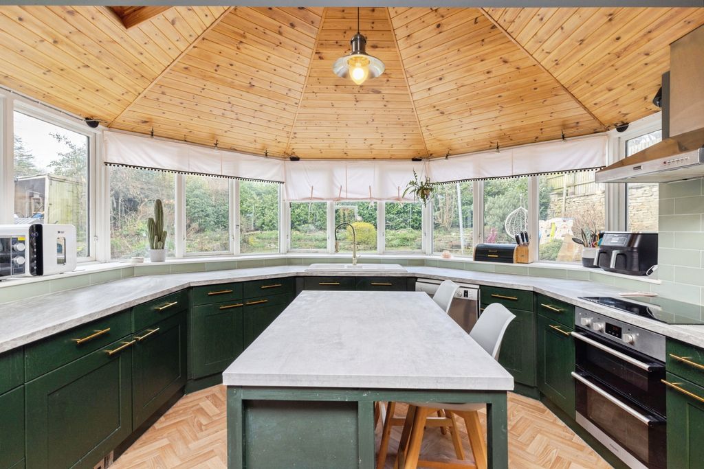 Property photo 3 of 20 Breakfast Kitchen