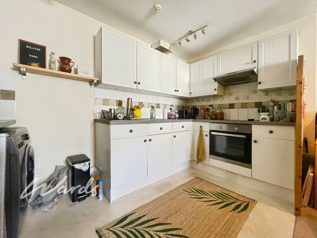 Property photo 3 of 8 Kitchen
