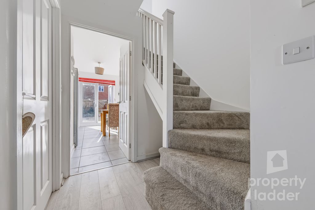Property photo 2 of 18 Pl