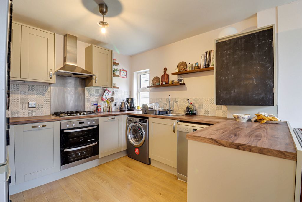 Property photo 3 of 10 Img6334Img6336