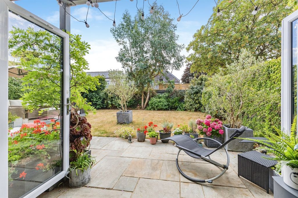 Property photo 2 of 32