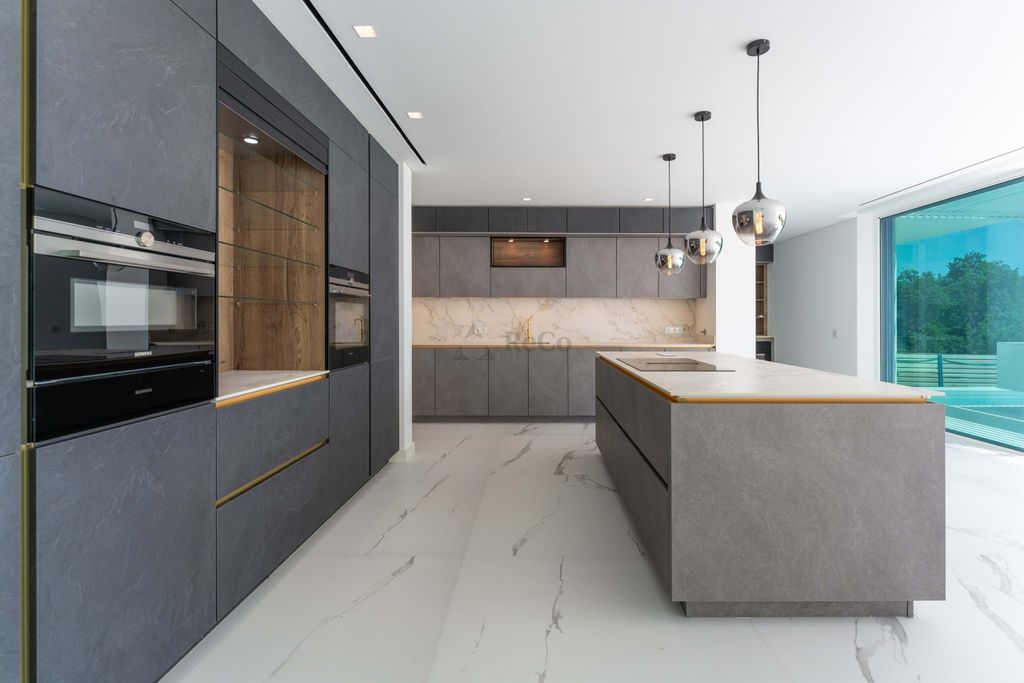 Property photo 2 of 29