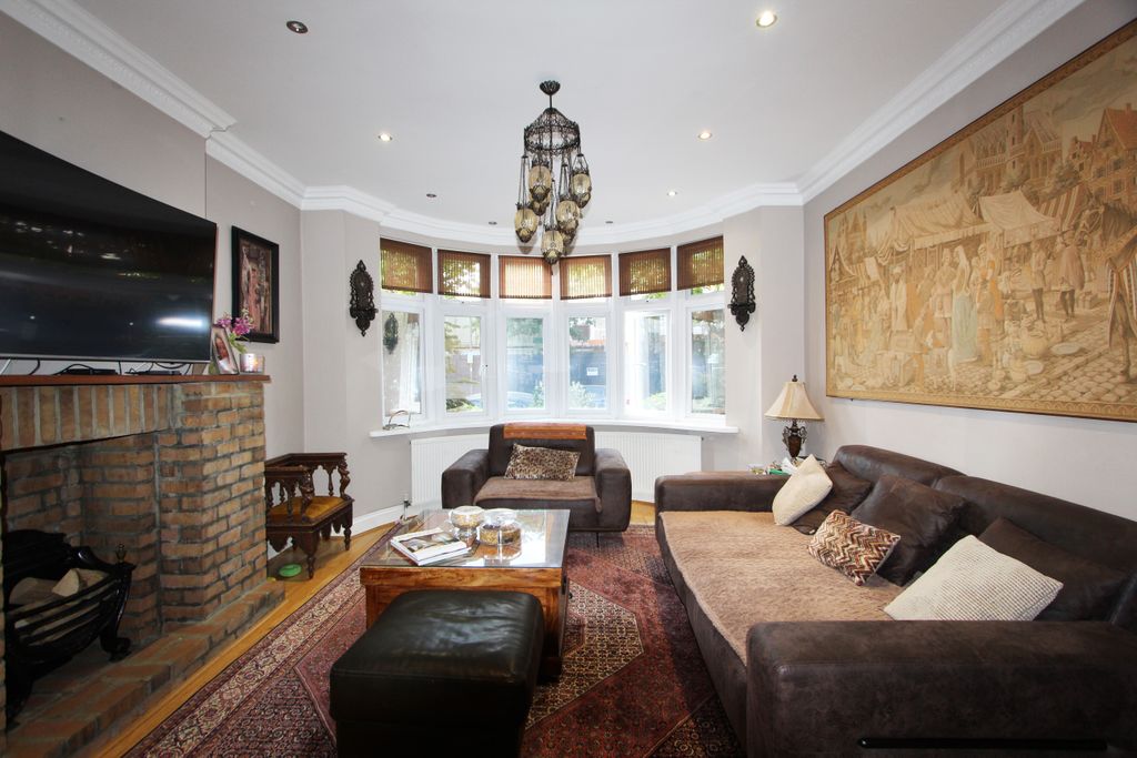 Property photo 1 of 17