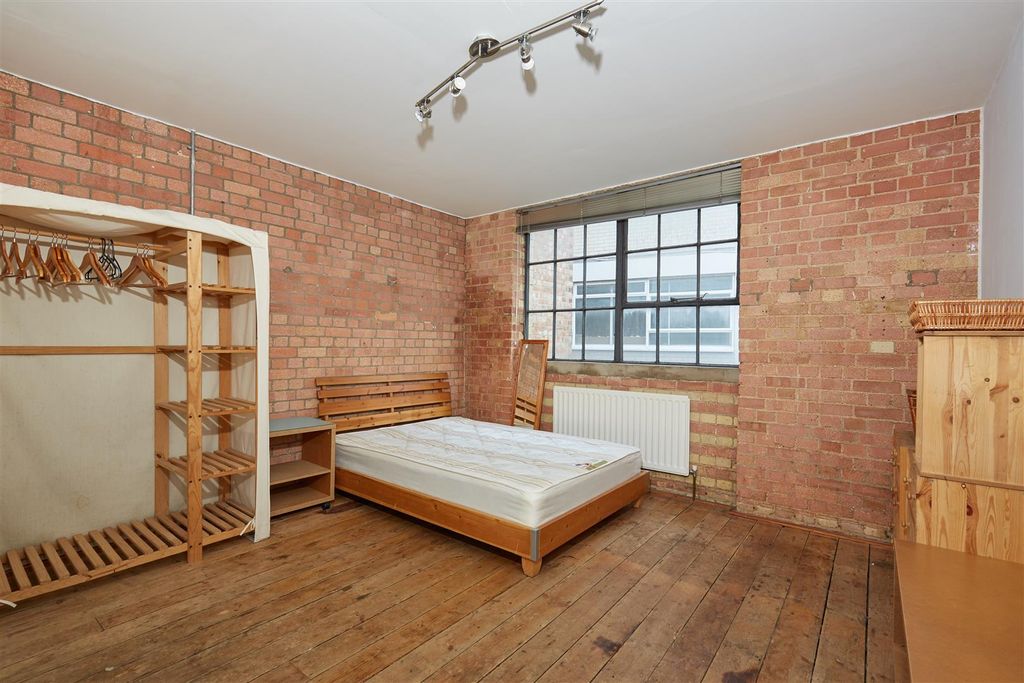 Property photo 3 of 7 Rampart Street