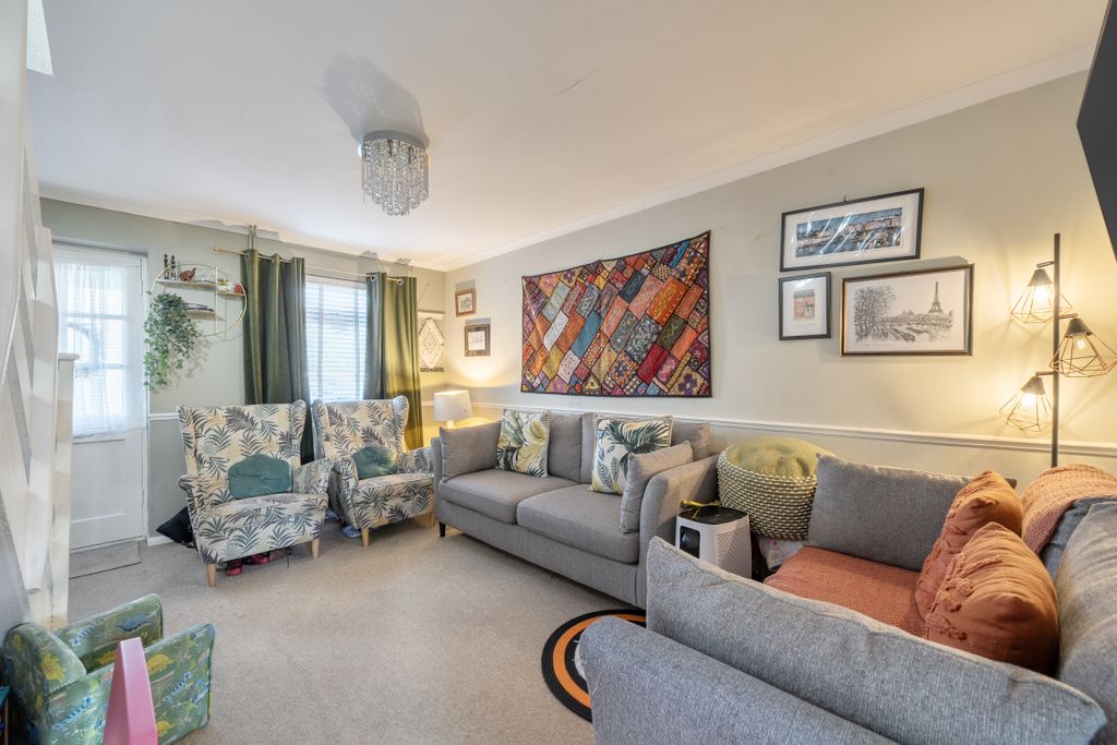 Property photo 3 of 12 1425436669B9A5E8c827F