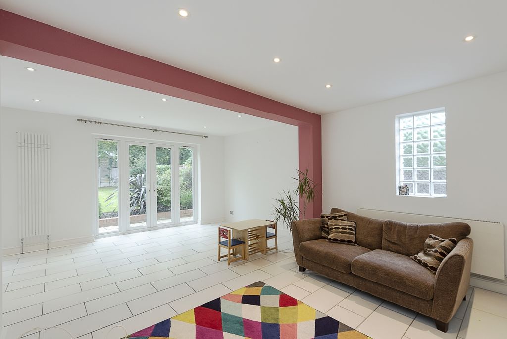 Property photo 3 of 9 3