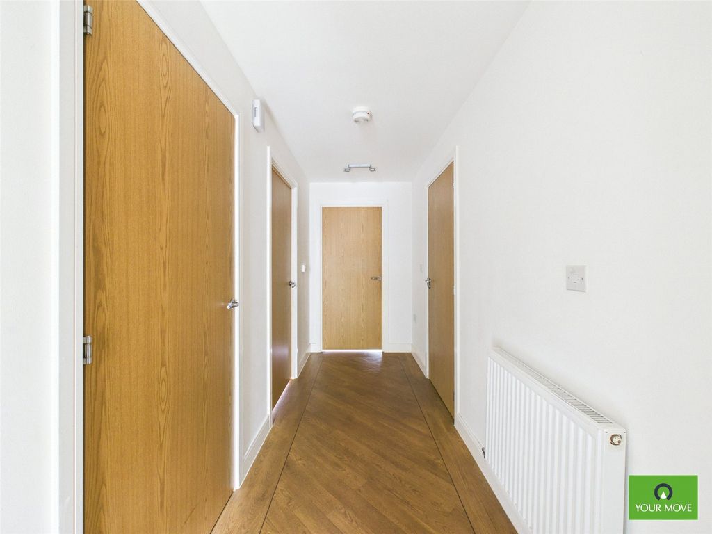 Property photo 3 of 8 Hallway