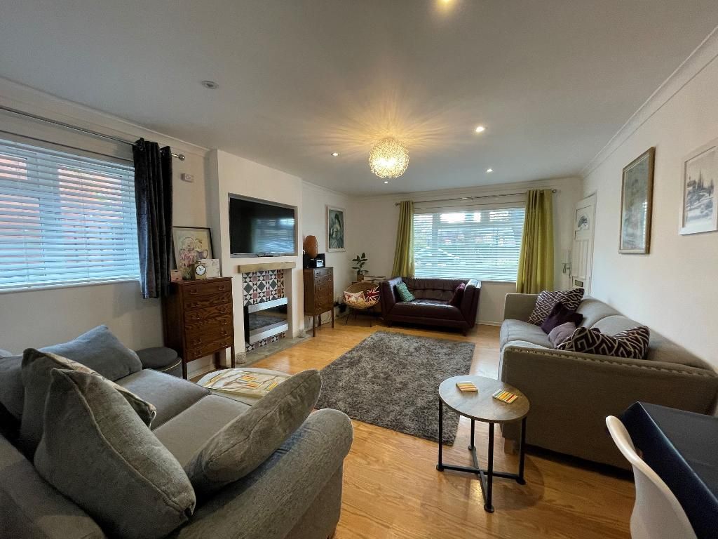 Property photo 1 of 8 Lounge