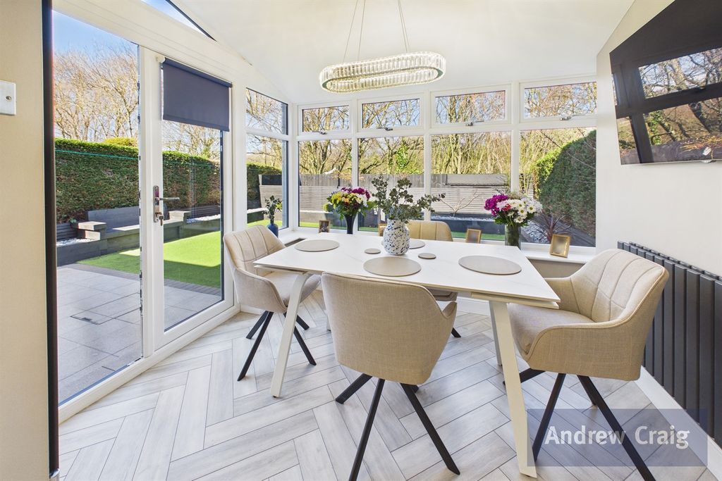 Property photo 3 of 17 Conservatory