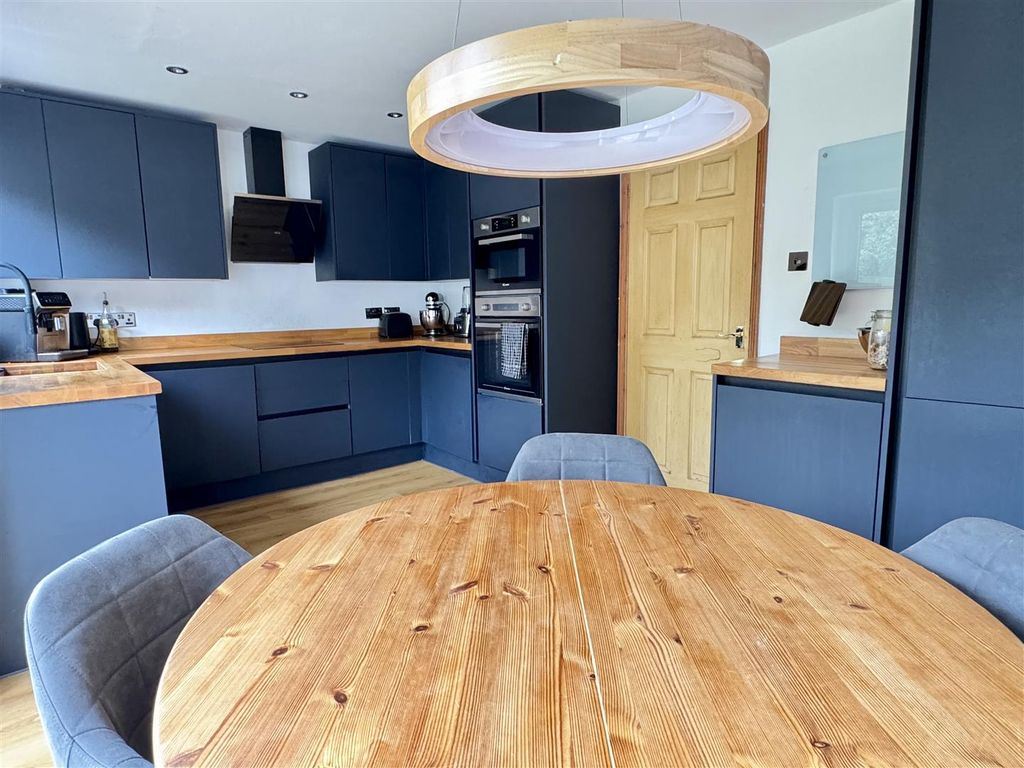 Property photo 3 of 25 Kitchen Diner