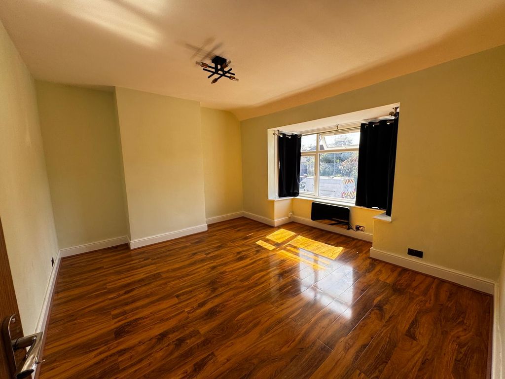 Property photo 3 of 7 Photo 5