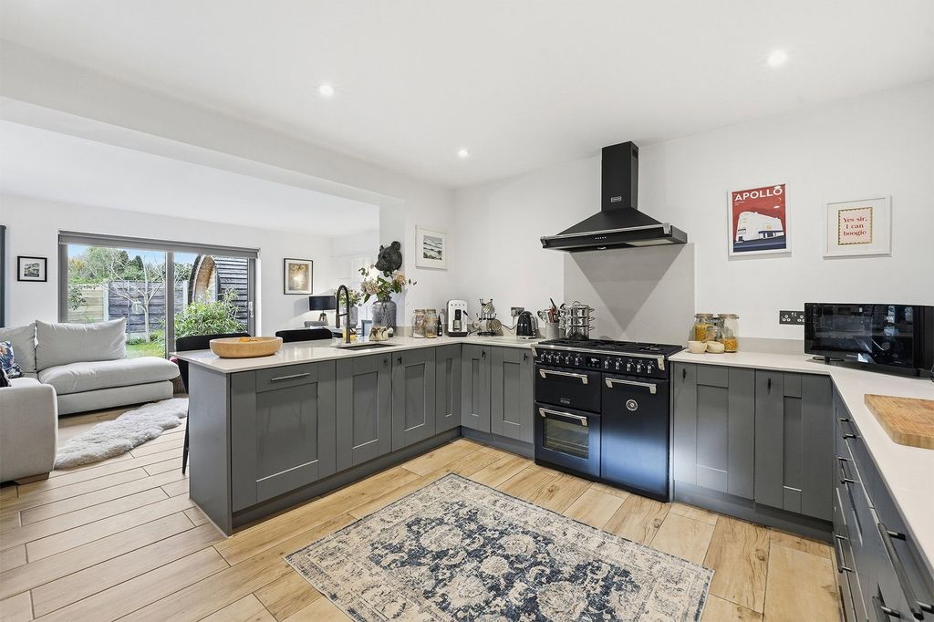 Property photo 3 of 25