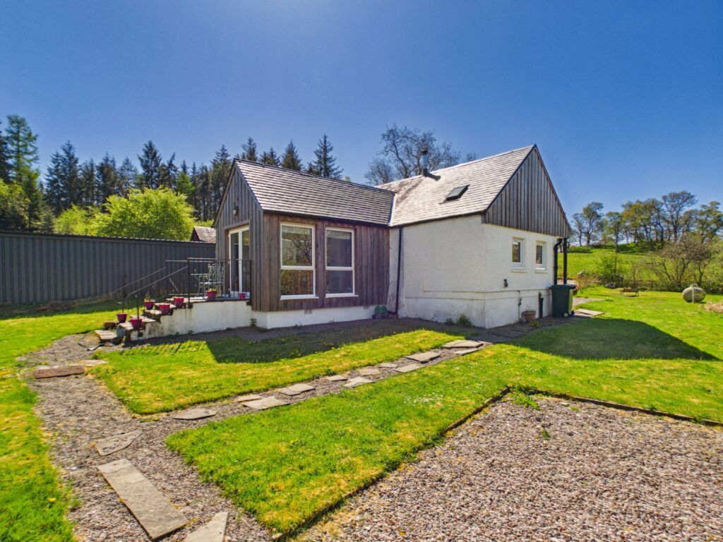 Property photo 2 of 27