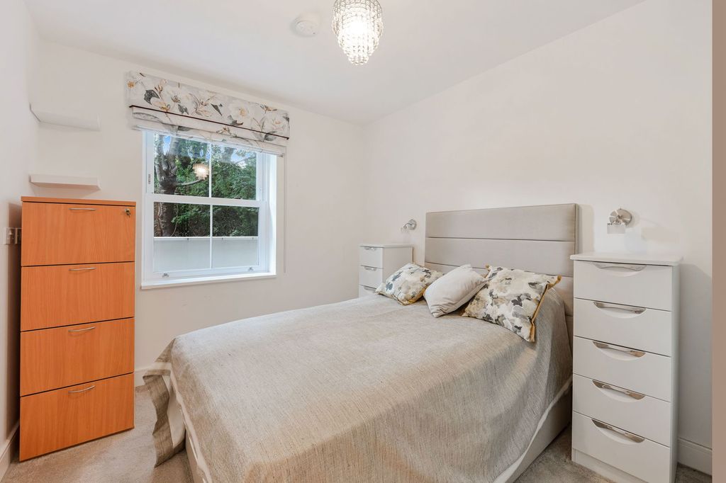 Additional image 6 of 2 bed flat for sale2 Eden Place, Oxted RH8
