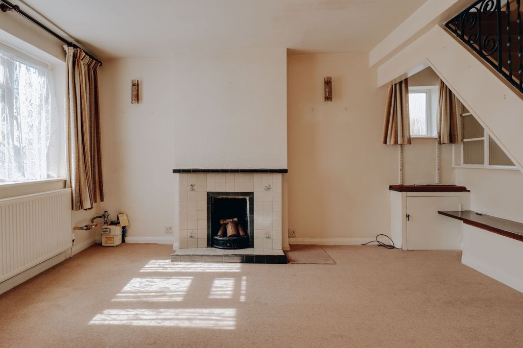 Property photo 1 of 14 Living Room
