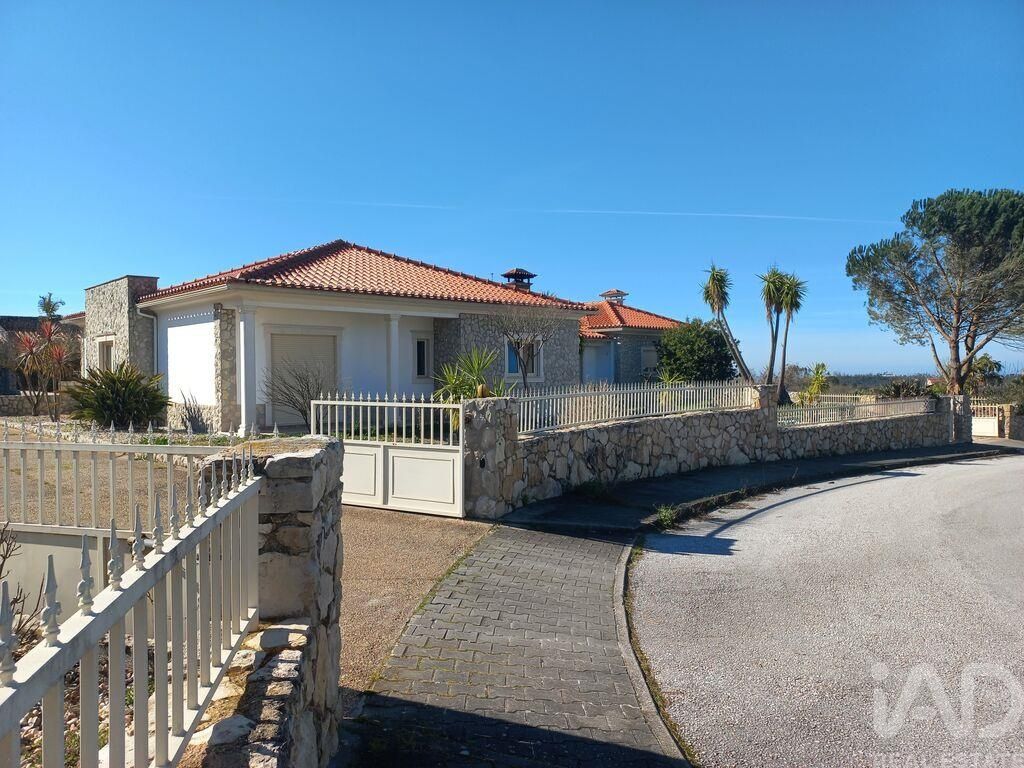 Property photo 2 of 32