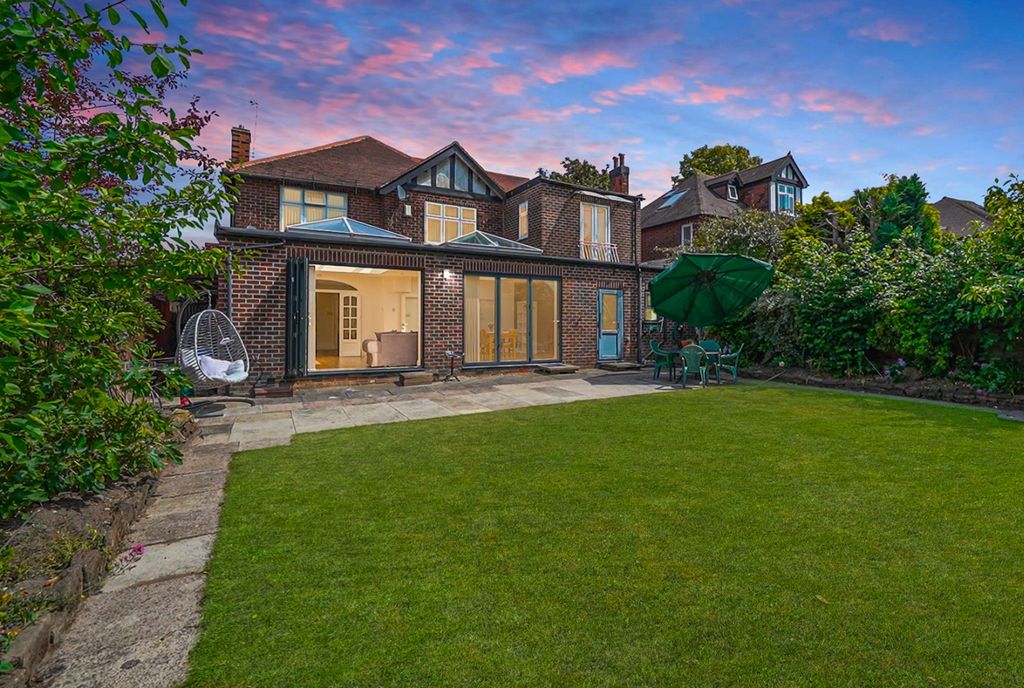 Property photo 1 of 44 4262872