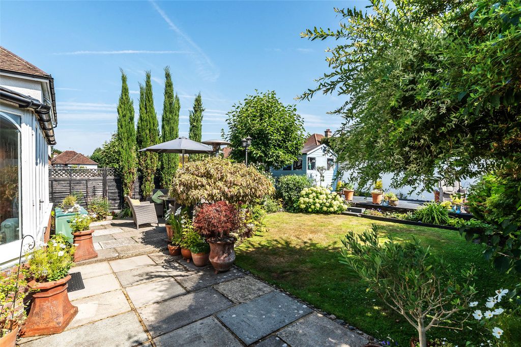 Property photo 2 of 18 Picture No. 16