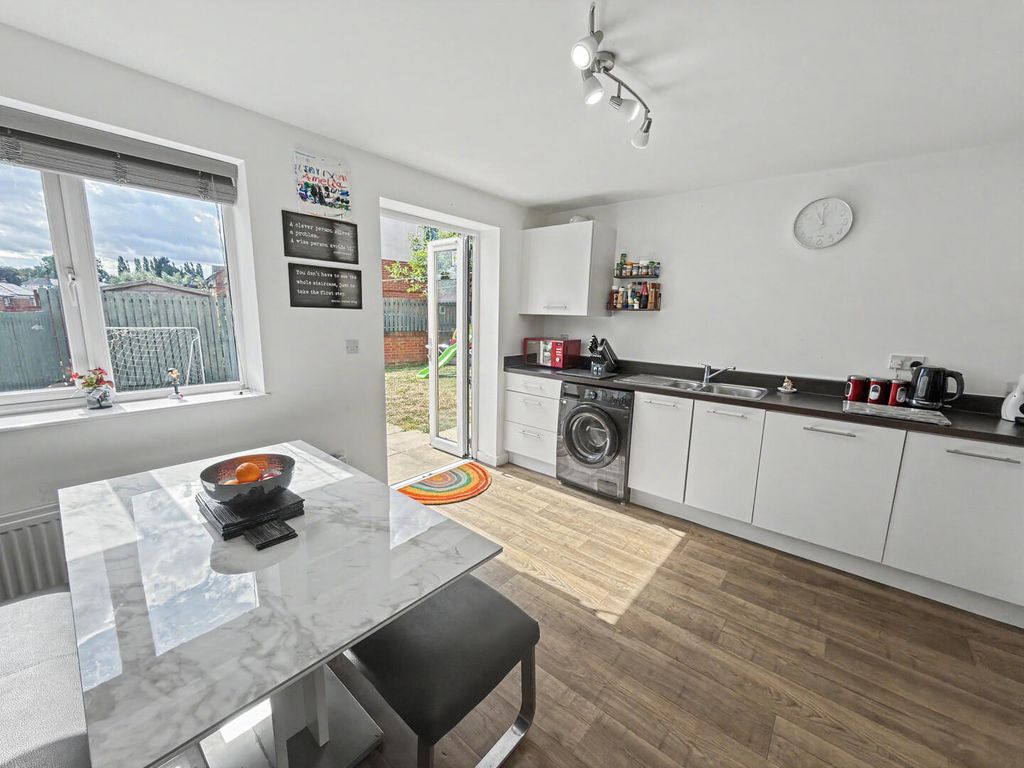 Property photo 3 of 10 Kitchen /Dining Room