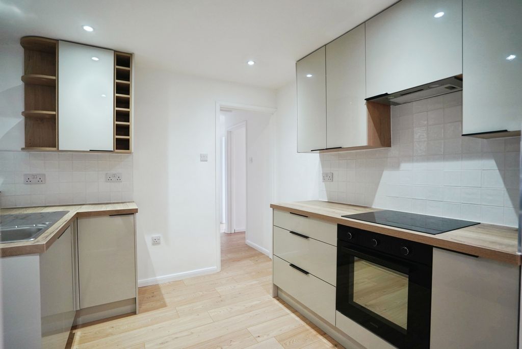 Property photo 3 of 37 Pbox-Img.Jpg
