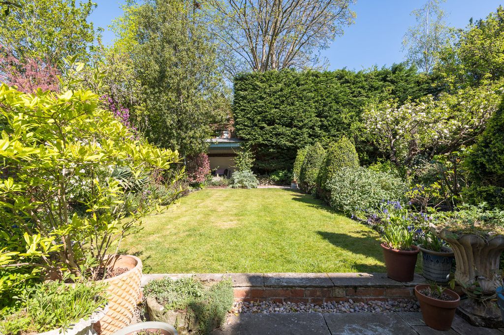 Property photo 2 of 37
