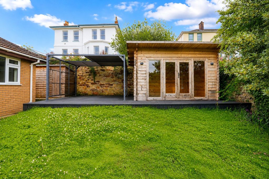 Property photo 3 of 14 3 - Picture No. 23