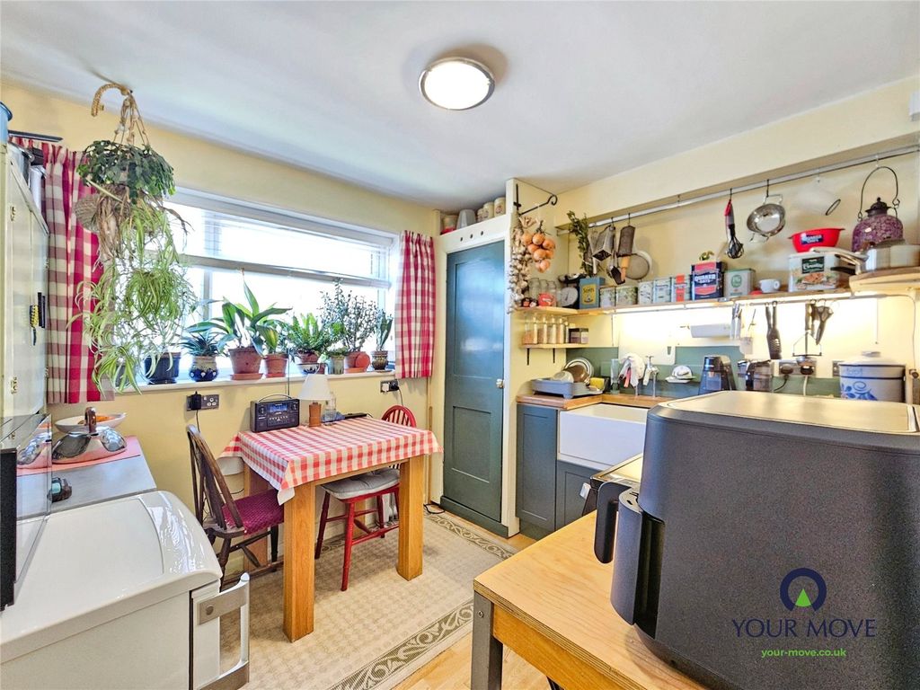 Property photo 2 of 8 Kitchen