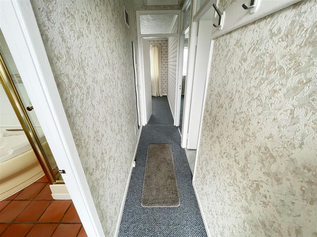Property photo 2 of 9 Hall
