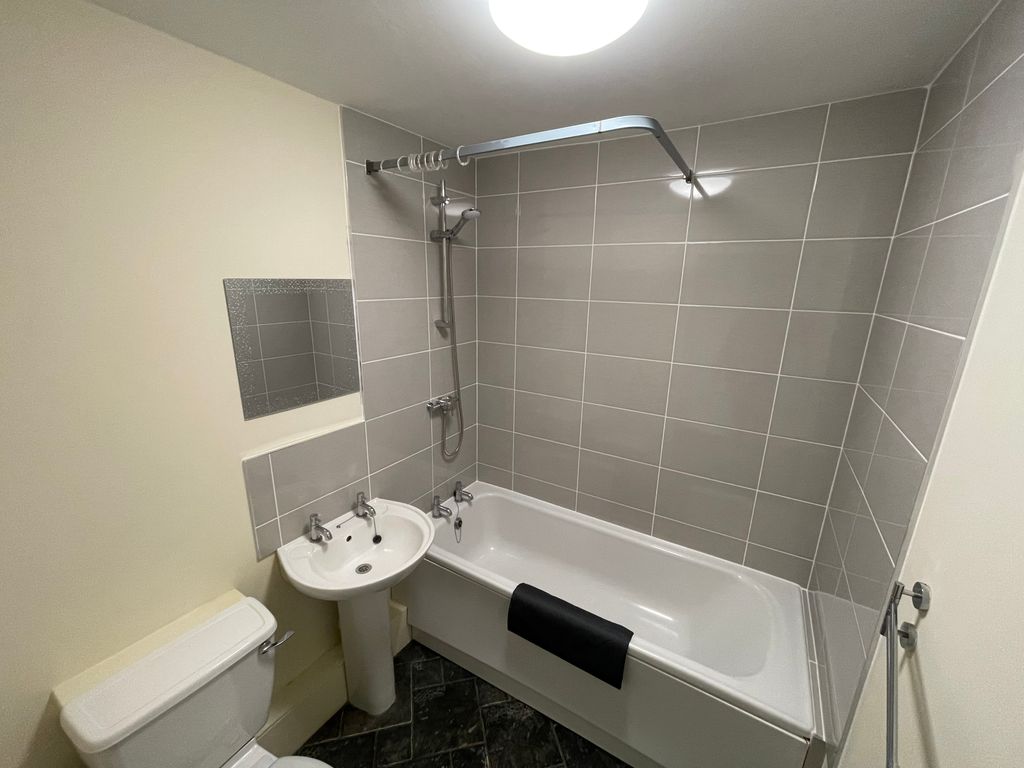 Property photo 3 of 8 Bathroom