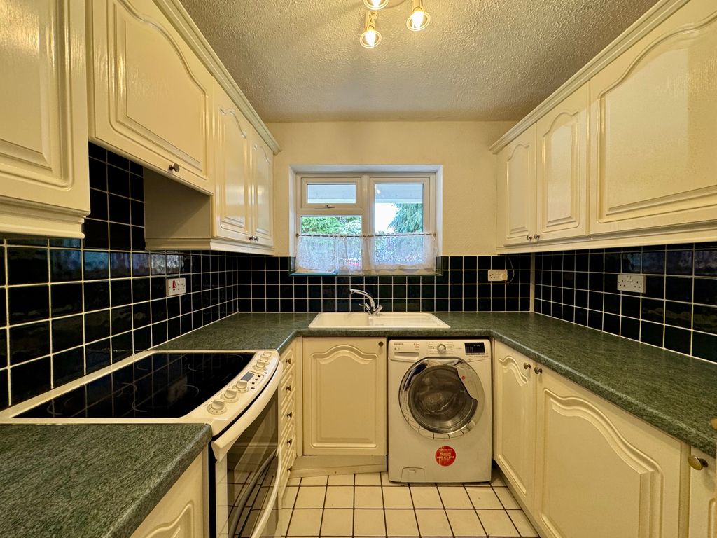 Property photo 2 of 9 Kitchen