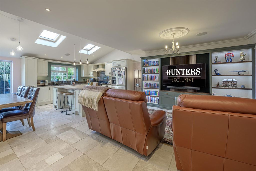 Property photo 3 of 35