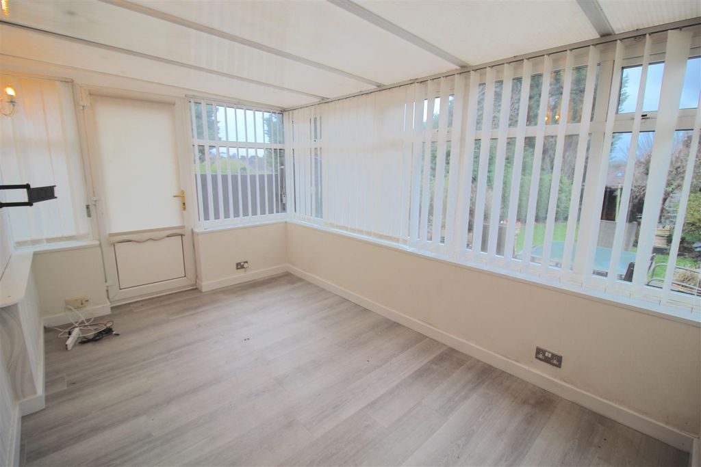 Property photo 3 of 9 Conservatory