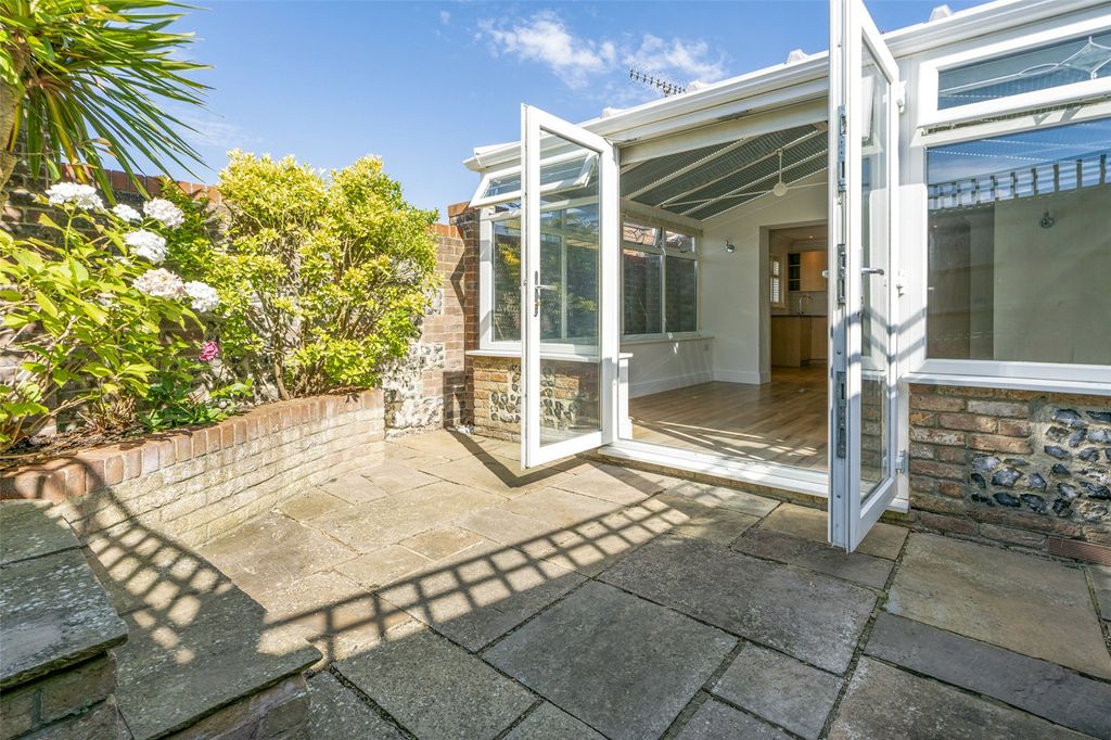 Property photo 2 of 18 Picture No. 19