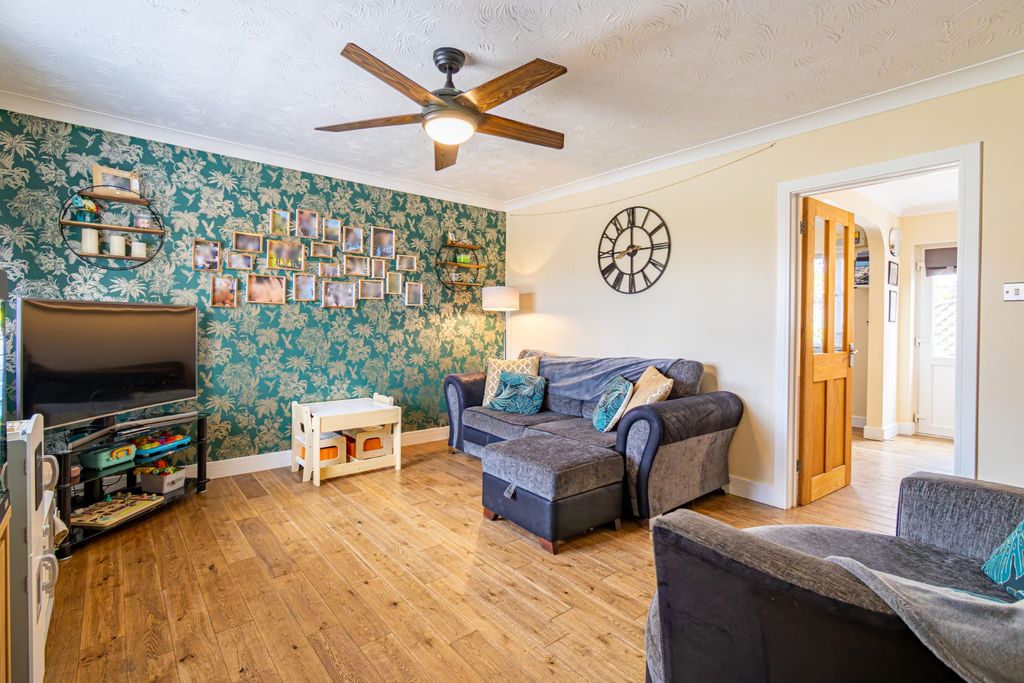 Property photo 2 of 25 3875984