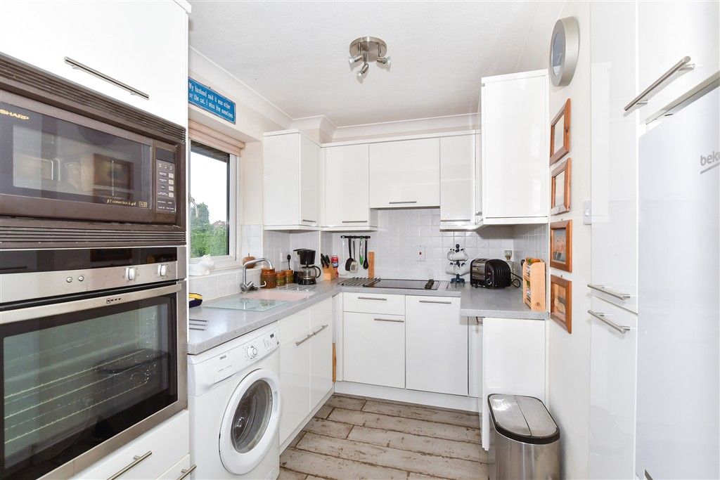 Property photo 1 of 10 Kitchen