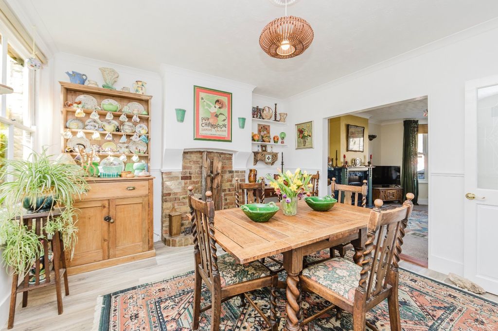 Property photo 2 of 16 Picture 2