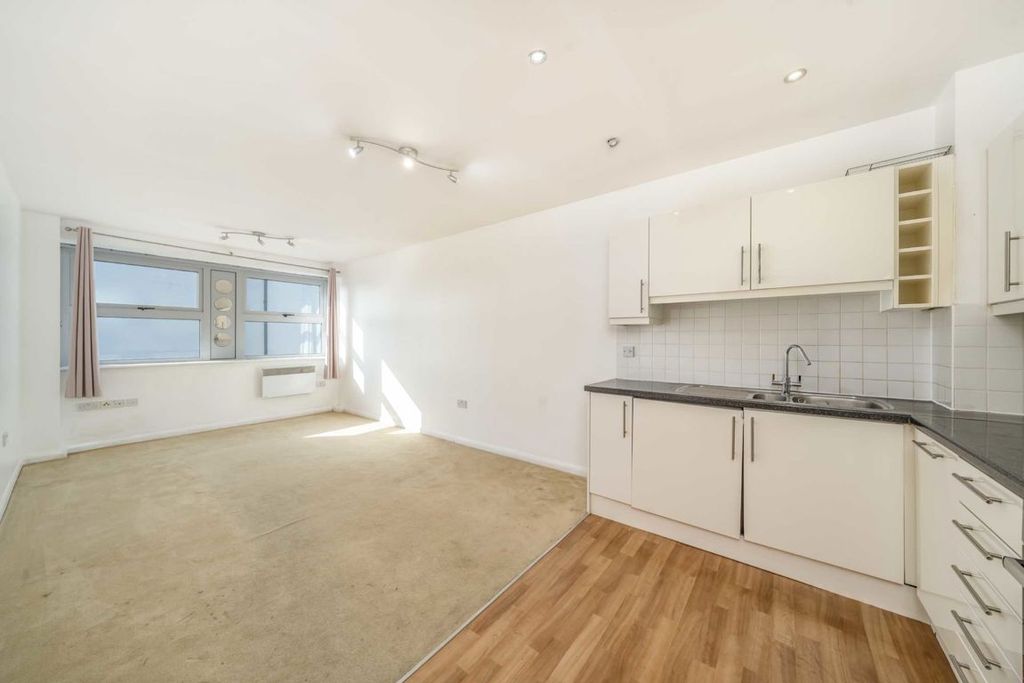 Property photo 3 of 6