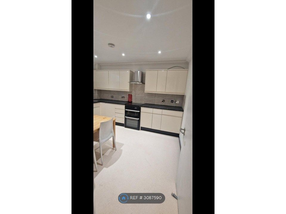 Property photo 2 of 8 Kitchen