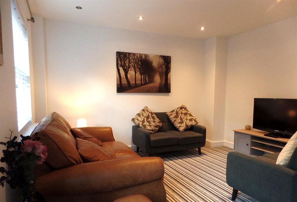 Property photo 1 of 22 Alt Lounge.Jpg