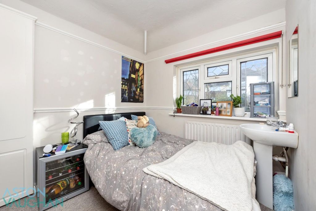 Property photo 3 of 9 Bolney Road, -005.Jpg