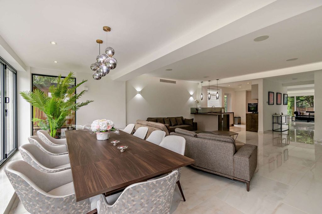 Property photo 3 of 32