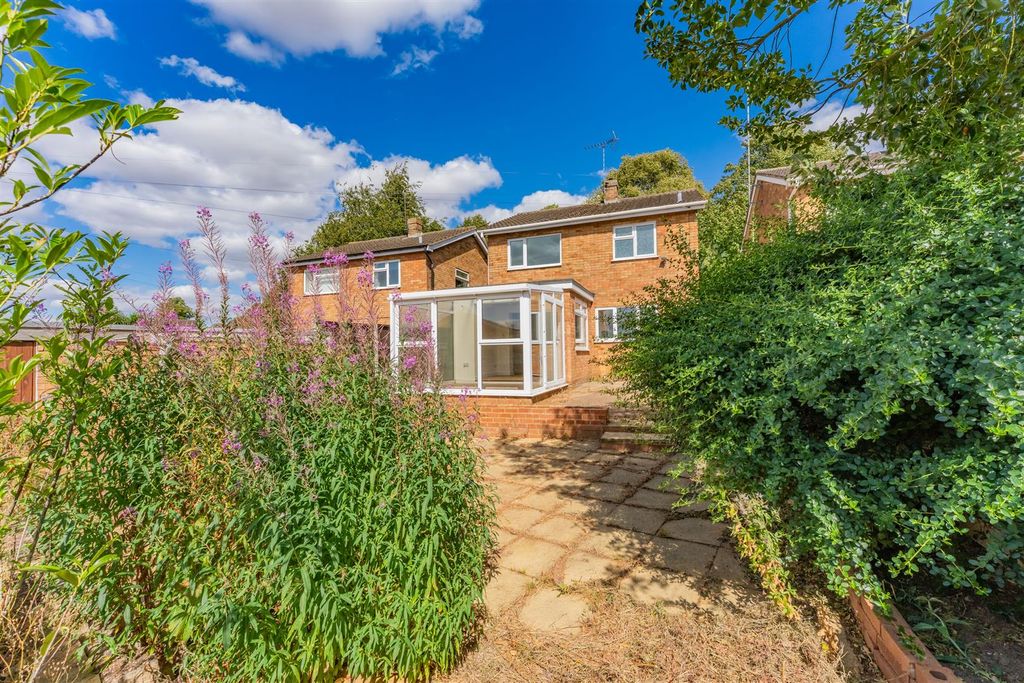 Property photo 2 of 27