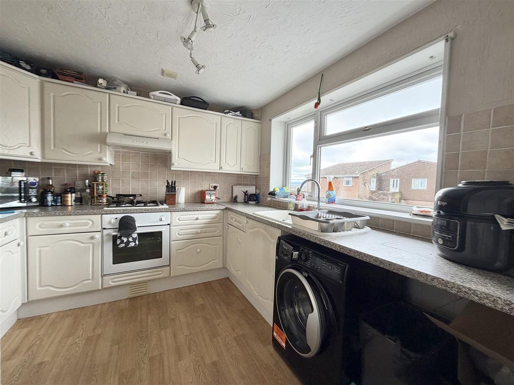 Property photo 3 of 14 Kitchen